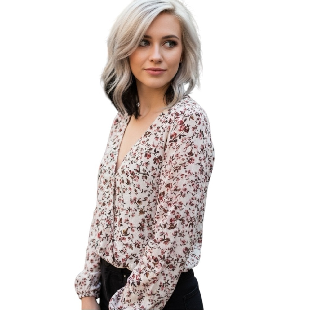 Sadie & Sage Cream Bell Sleeve Crop Blouse EUC